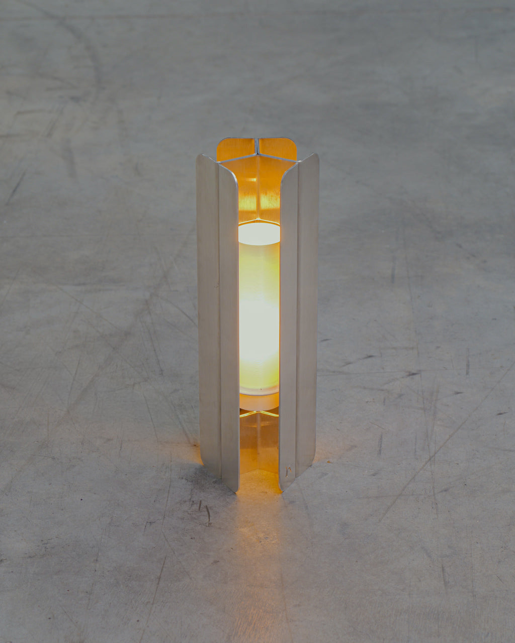 Petite Lampe en Inox Allumé 
