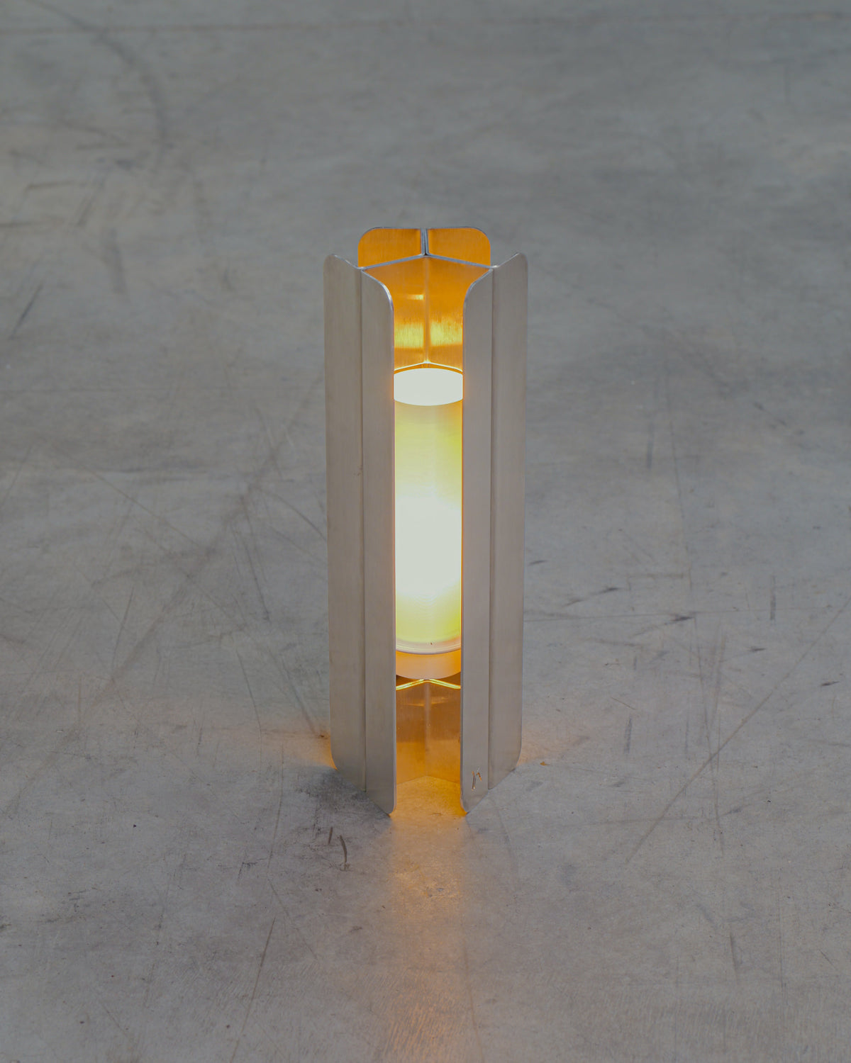 Petite Lampe en Inox Allumé 