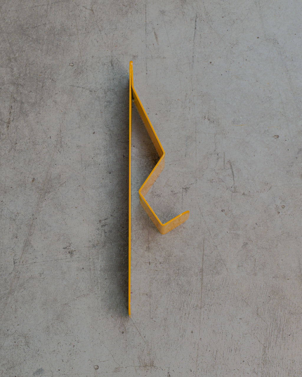 Porte-manteau en Jaune